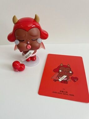 Pop Mart crybaby Kiss Kiss Devil